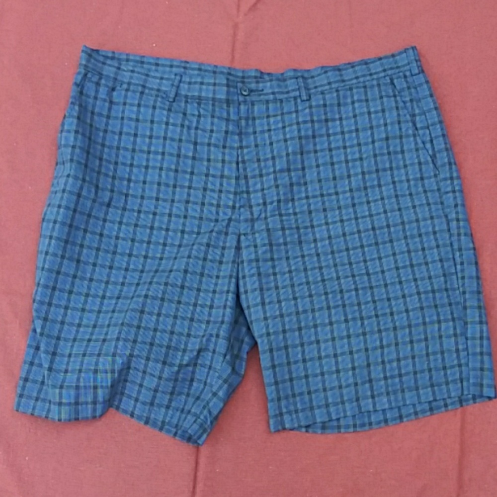 Ben Hogan men's golf shorts. Sz-42 measured.